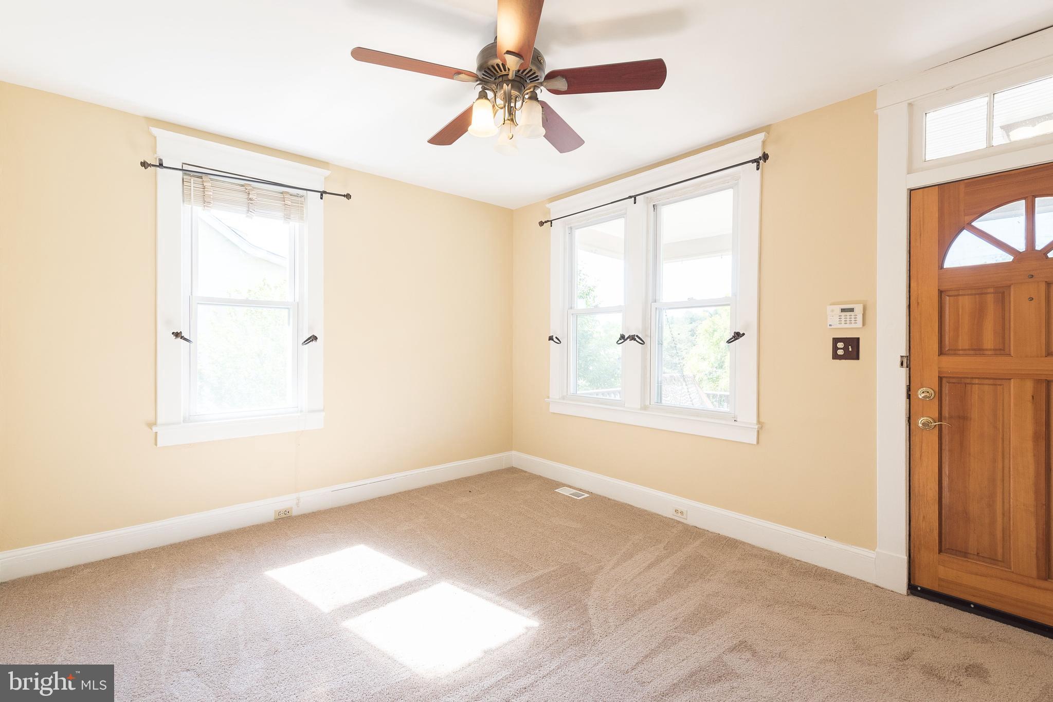 641 Coleraine Road Baltimore, MD 21229 - Photo 4 of 35