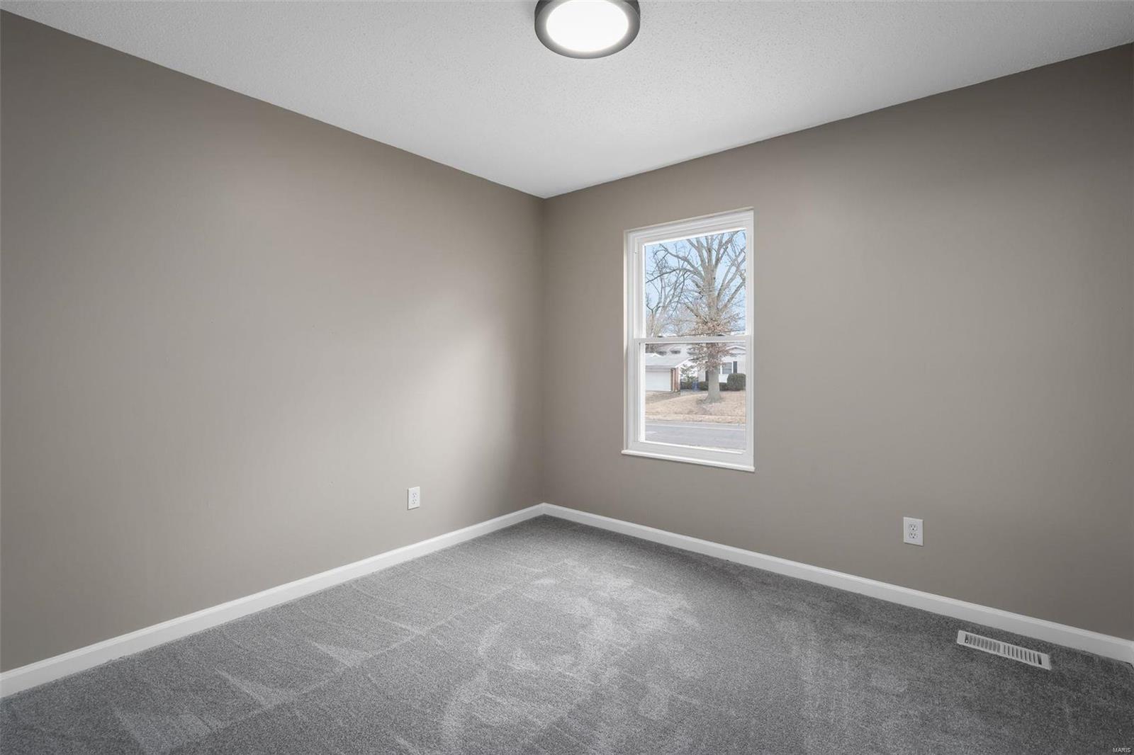 2385 Derhake Road Florissant, MO 63033 - Photo 22 of 39