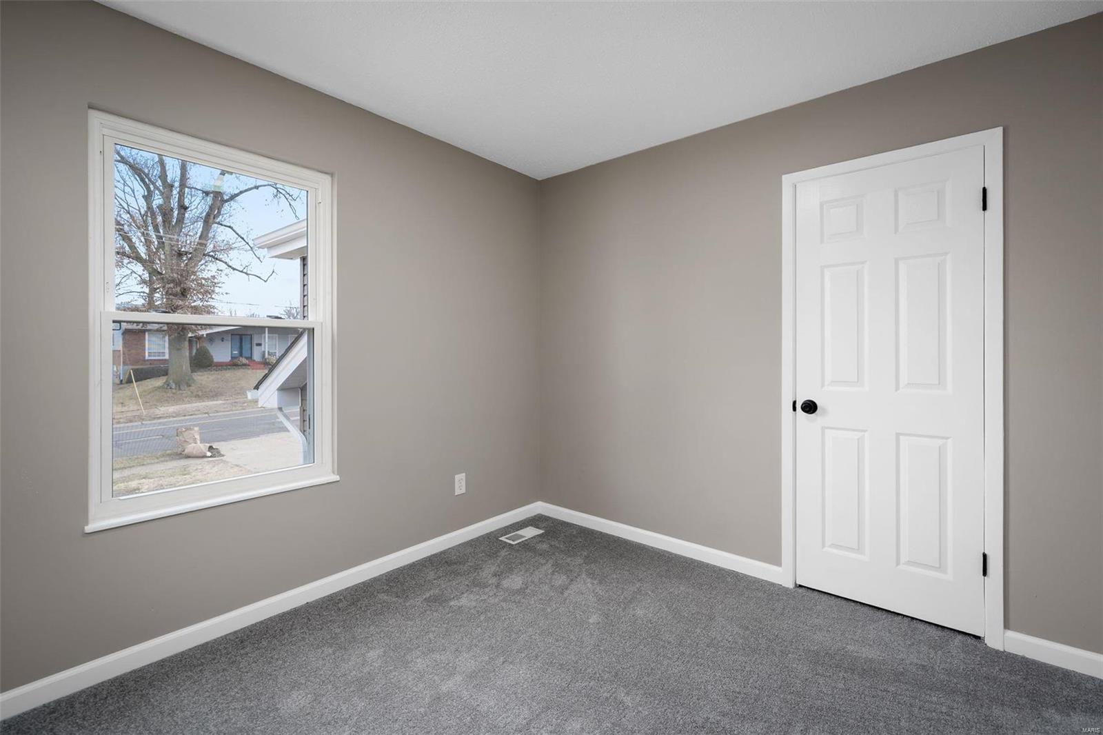 2385 Derhake Road Florissant, MO 63033 - Photo 23 of 39