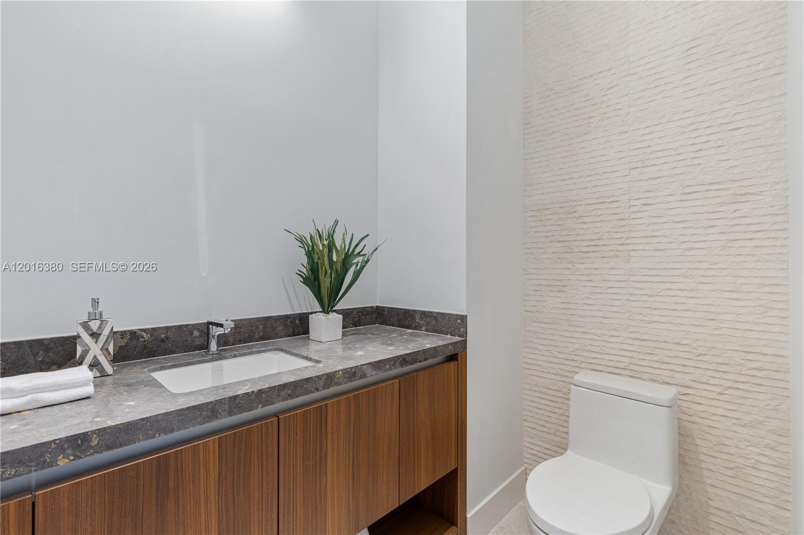 175 Southeast 25th Road, Unit 1601 Miami, FL 33129 - Photo 20 of 31 Half bath