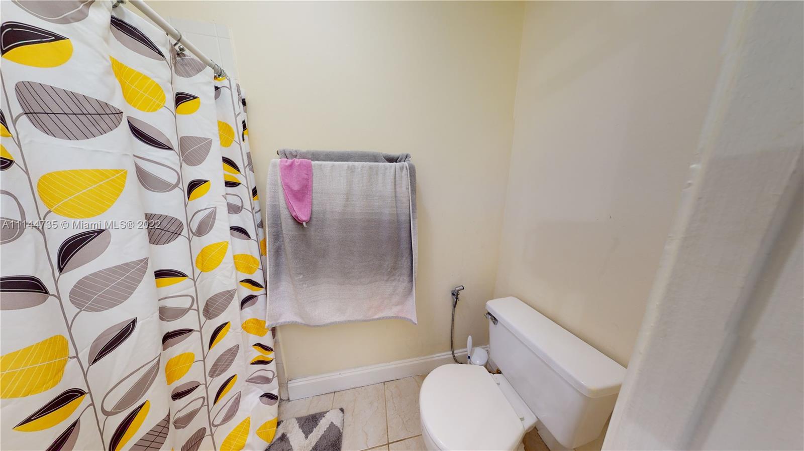 14911 Southwest 104th Street, Unit 1722 Miami, FL 33196 - Photo 23 of 29 a bathroom with a sink toilet and bathtub