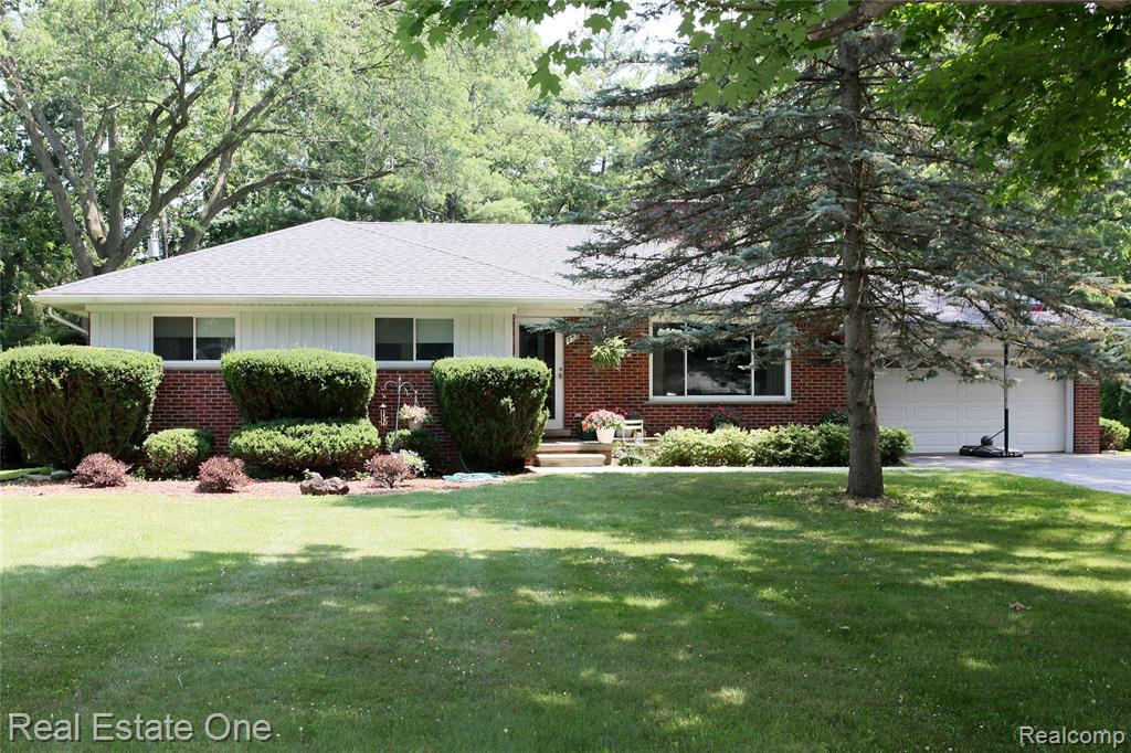 483 Rochdale Drive South Rochester Hills, MI 48309 - Photo 1 of 36