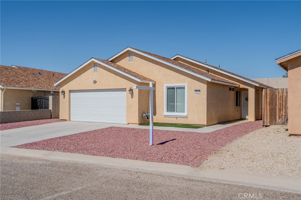 34634 Pso Del Valle Barstow, CA 92311 - Photo 24 of 37 a backyard of a house with table and chairs