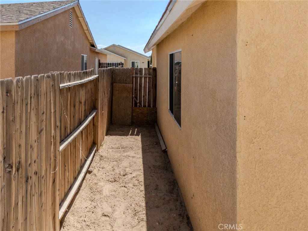 34634 Pso Del Valle Barstow, CA 92311 - Photo 33 of 37 a view of a house with wooden floor