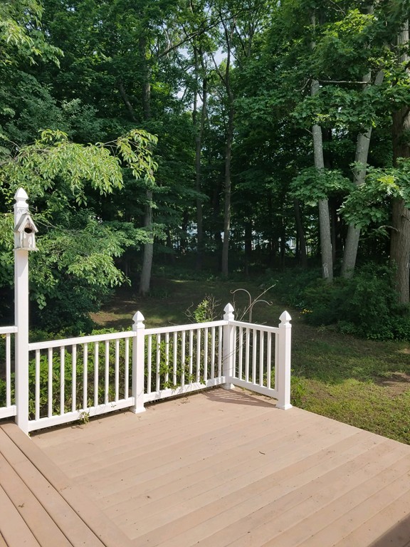 19 Locksley Road Danvers, MA 01923 - Photo 4 of 24 Gallery Image 4