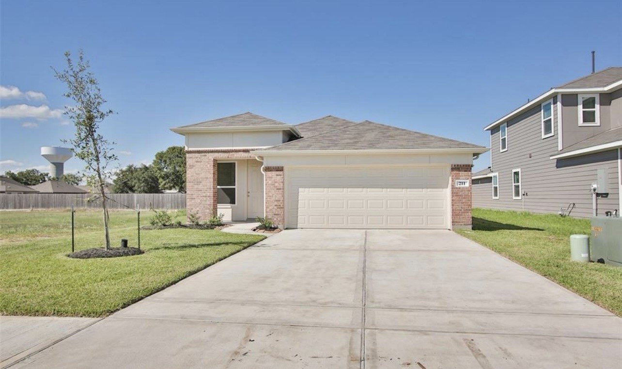 211 Lisa Marie Drive Angleton, TX 77515 - Photo 1 of 20 Gallery Image 1