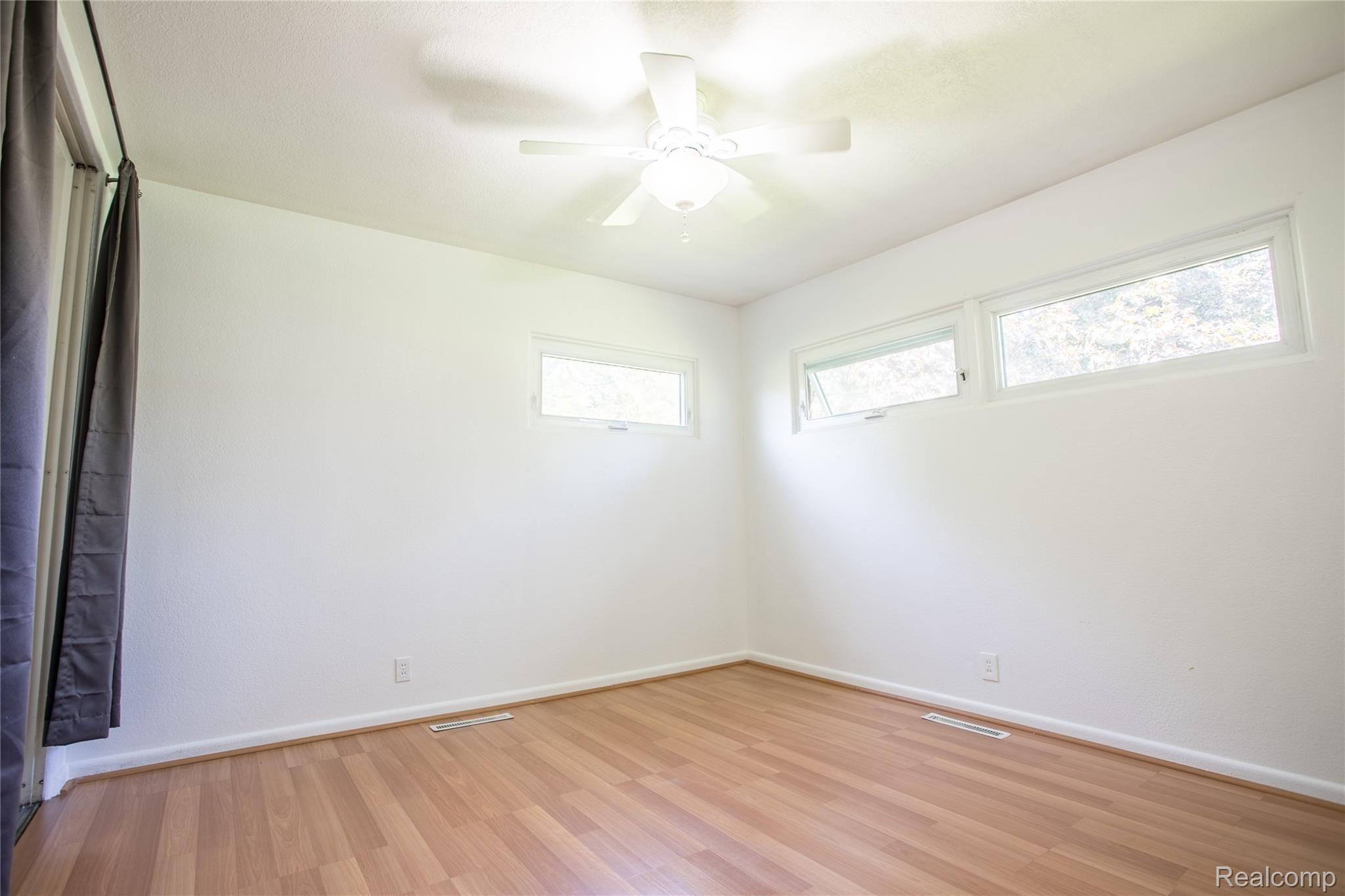 9394 Beecher Road Flushing, MI 48433 - Photo 14 of 22 TIDP9722-HDR.jpg