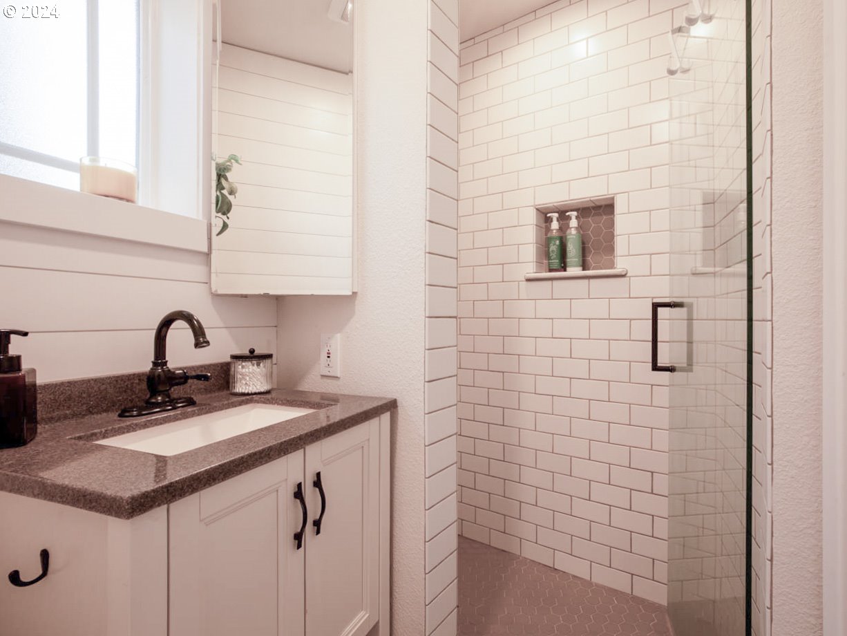 1440 Fetlock Court Eugene, OR 97401 - Photo 16 of 31 a bathroom with a sink and a mirror