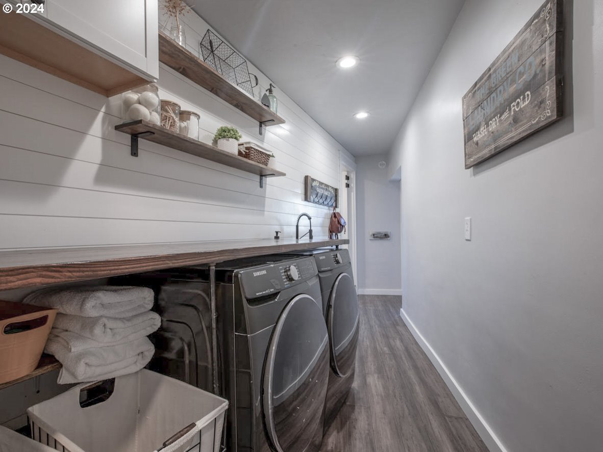 1440 Fetlock Court Eugene, OR 97401 - Photo 17 of 31 a utility room with dryer and washer