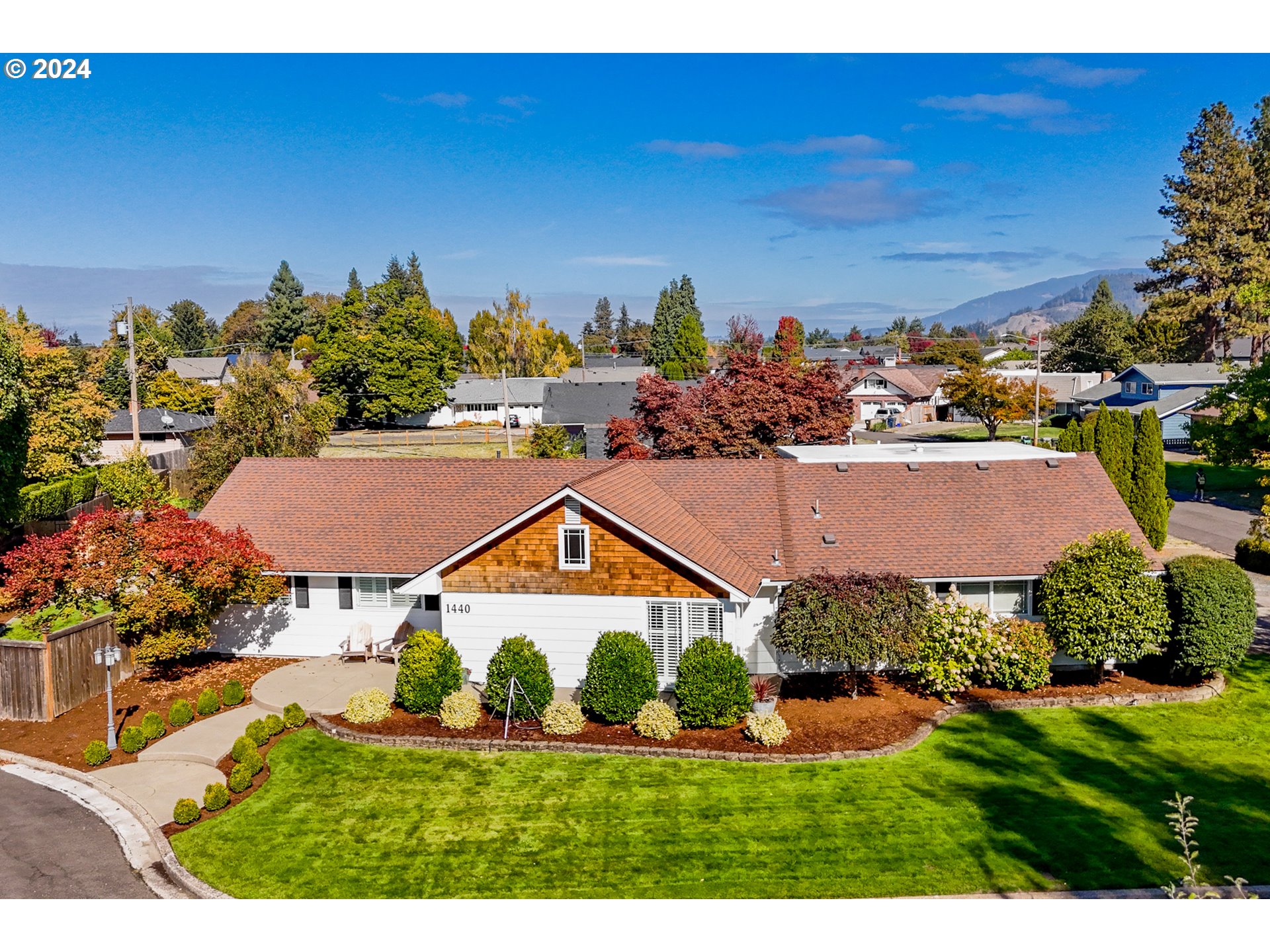 1440 Fetlock Court Eugene, OR 97401 - Photo 30 of 31 a view of a city