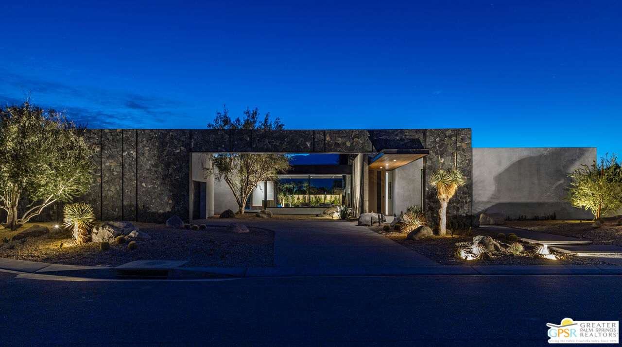 1 Echo Lane Rancho Mirage, CA 92270 - Photo 14 of 51 a view of a fireplace with wooden floor