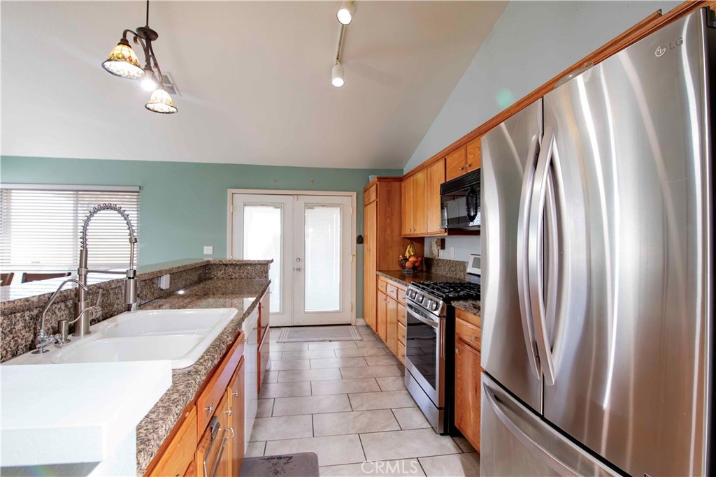 4543 Windstar Way Palmdale, CA 93552 - Photo 4 of 49