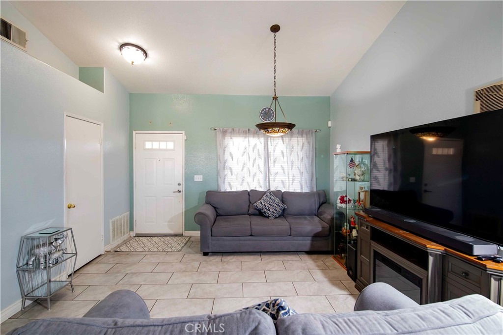 4543 Windstar Way Palmdale, CA 93552 - Photo 9 of 49