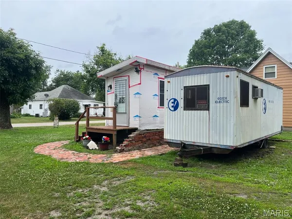 $14,500 | 210 East Raymon Avenue, Witt, IL 62094