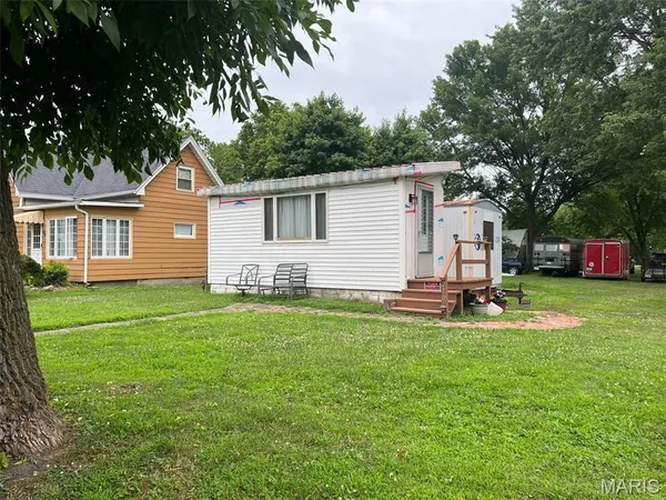 $14,500 | 210 East Raymon Avenue, Witt, IL 62094