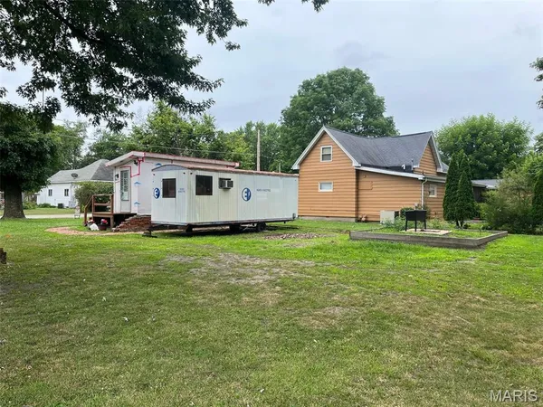 $14,500 | 210 East Raymon Avenue, Witt, IL 62094