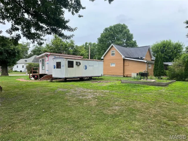 $14,500 | 210 East Raymon Avenue, Witt, IL 62094
