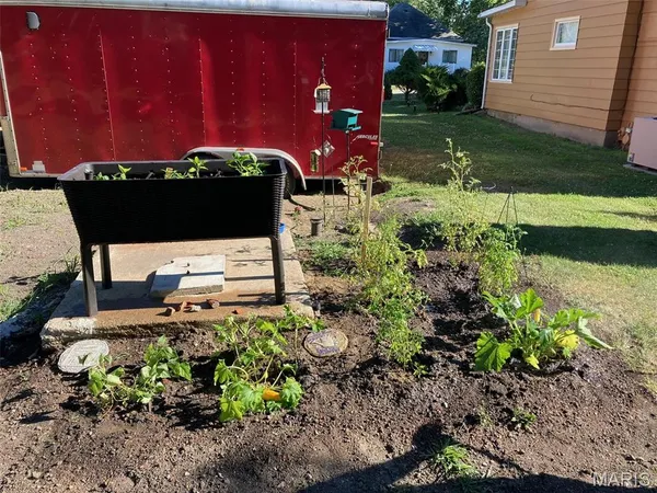 $14,500 | 210 East Raymon Avenue, Witt, IL 62094