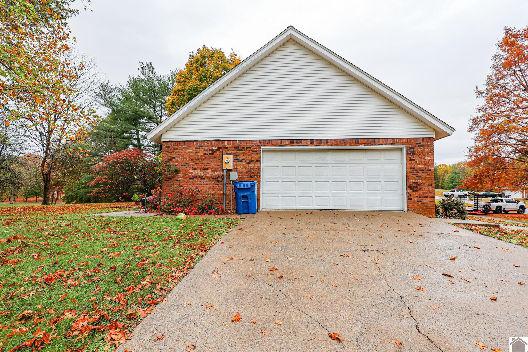 234 Country Club Road La Center, KY 42056 - Photo 6 of 30 Garage