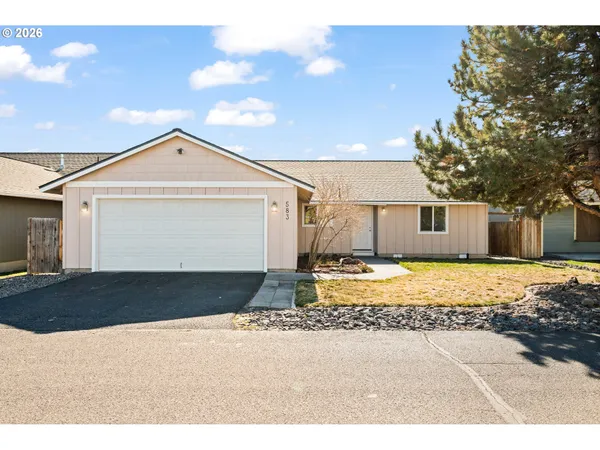 $329,900 | 583 Southeast Ponderosa Drive, Madras, OR 97741