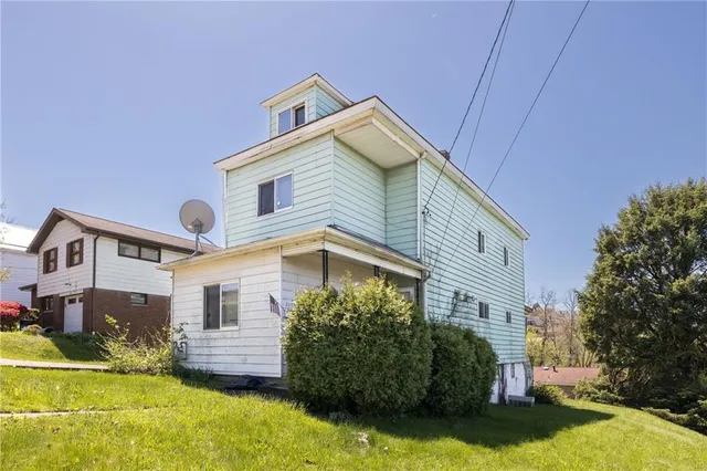 a house view with a outdoor space