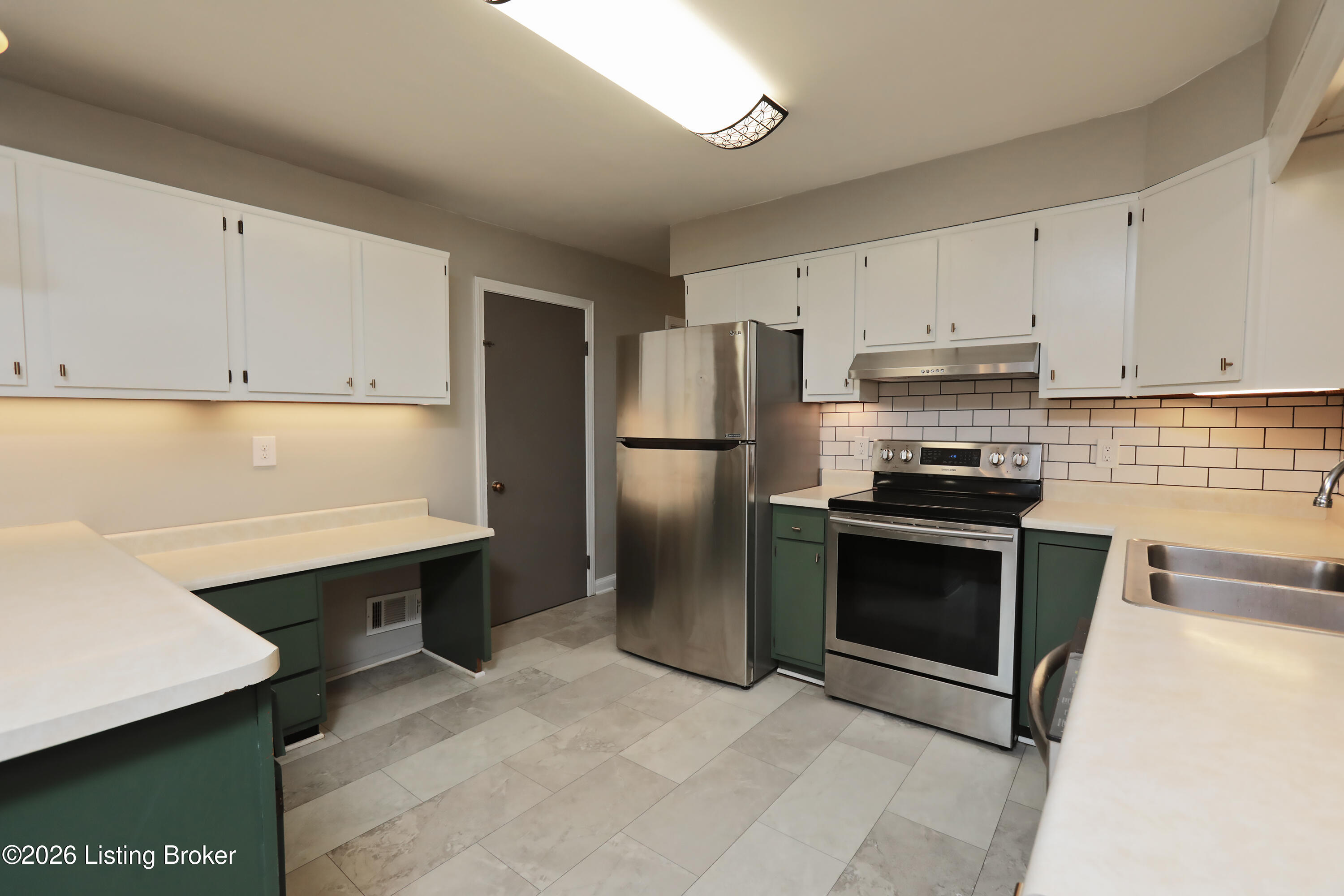 3323 Dell Road Louisville, KY 40299 - Photo 12 of 60 3323_Dell Road_11