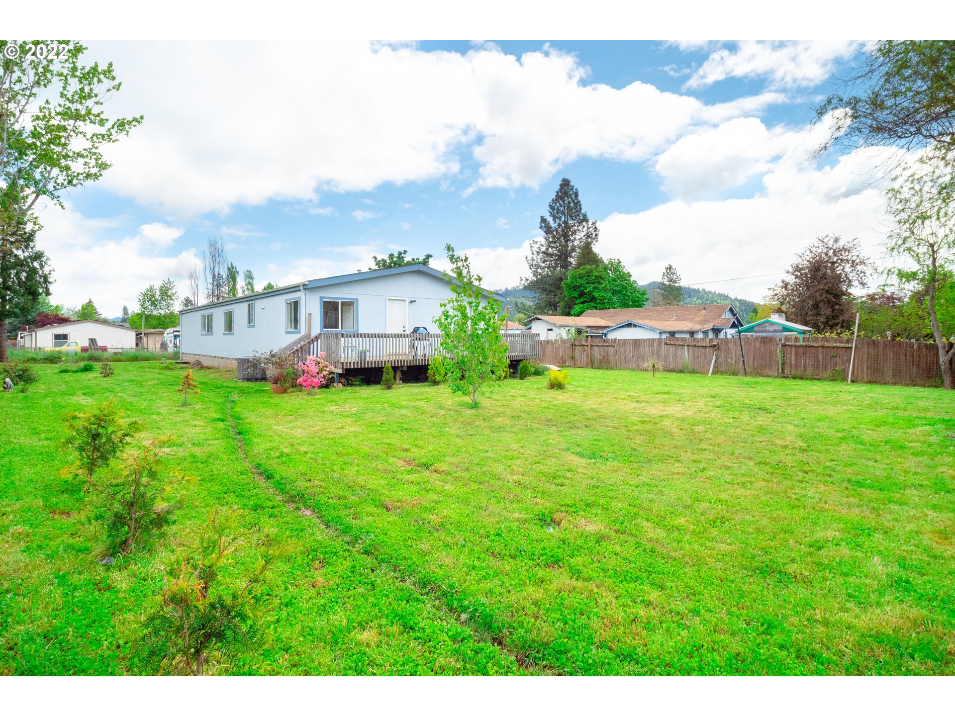 1355 Sunset Avenue Sutherlin, OR 97479 - Photo 4 of 28 Gallery Image 4