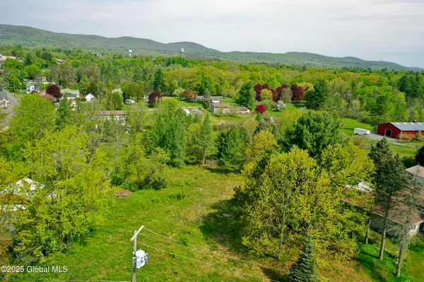 $165,000 | 107 Lakeside Drive, Mayfield, NY 12117