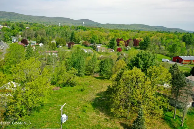 $165,000 | 107 Lakeside Drive, Mayfield, NY 12117