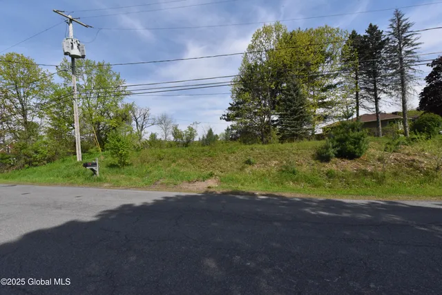 $165,000 | 107 Lakeside Drive, Mayfield, NY 12117