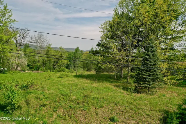 $165,000 | 107 Lakeside Drive, Mayfield, NY 12117