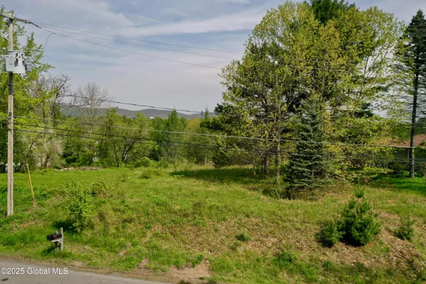 $165,000 | 107 Lakeside Drive, Mayfield, NY 12117