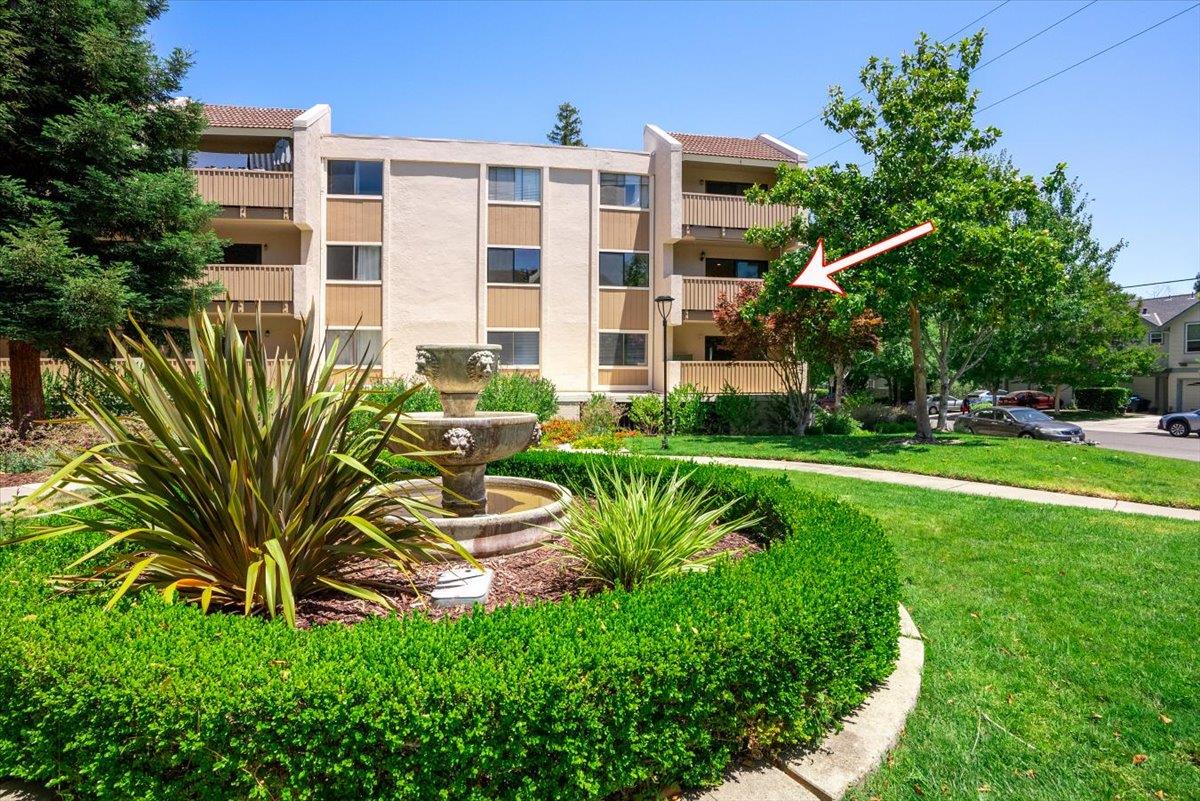 a view of a house with a backyard