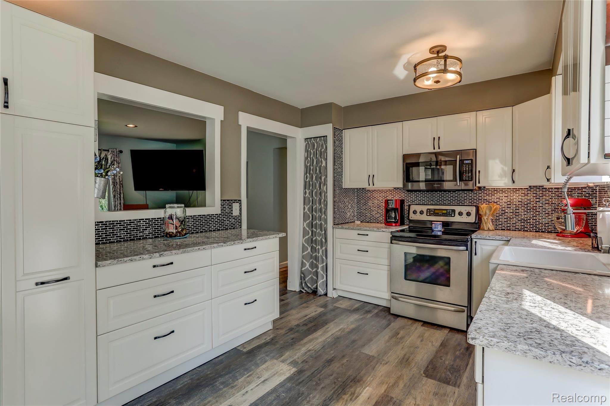 669 Georgetown Street Canton, MI 48188 - Photo 9 of 25 669 Georgetown Street, Canton, MI-9.jpg-FULL