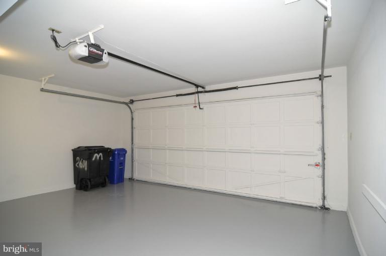 2600 North Glebe Road Arlington, VA 22207 - Photo 1 of 23 Large 2-car garage