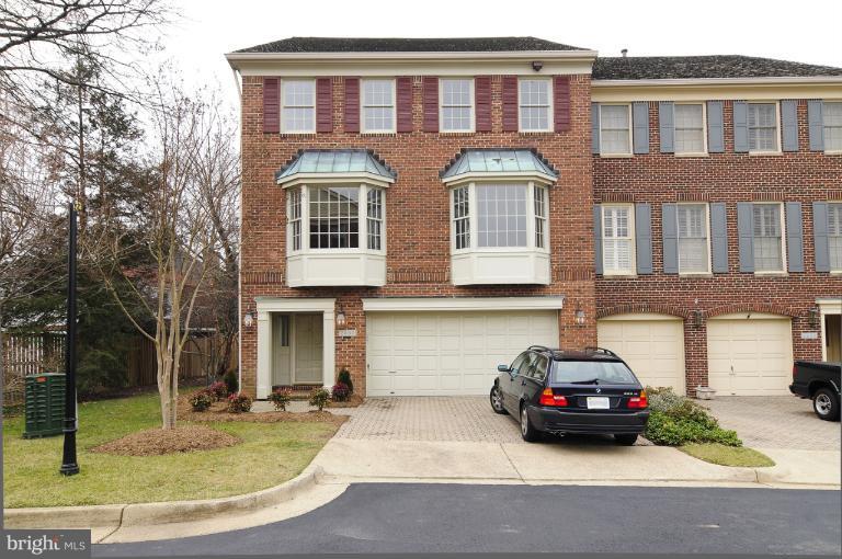 2600 North Glebe Road Arlington, VA 22207 - Photo 14 of 23 Front of townhouse