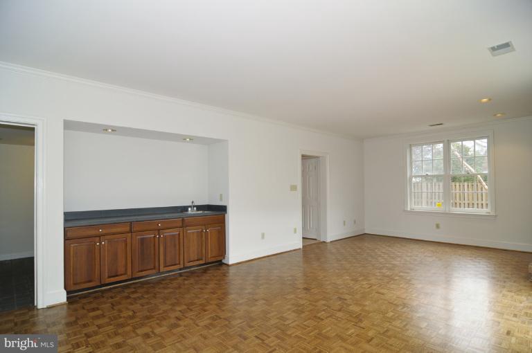 2600 North Glebe Road Arlington, VA 22207 - Photo 15 of 23 Downstairs Rec Room with fireplace and wet bar