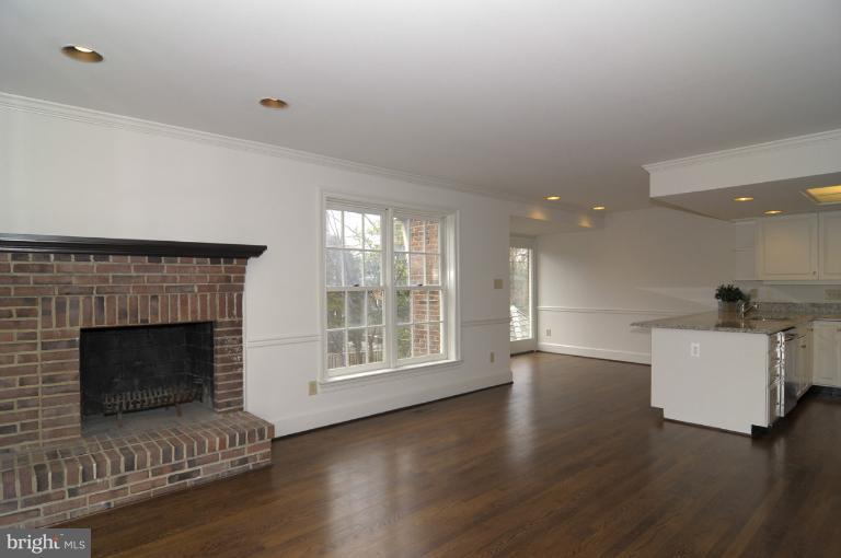 2600 North Glebe Road Arlington, VA 22207 - Photo 16 of 23 Family Room view toward Kitchen and Breakfast Area
