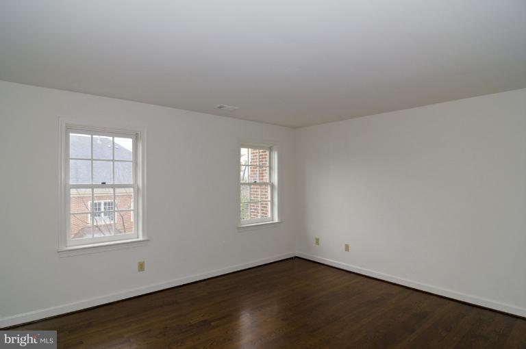 2600 North Glebe Road Arlington, VA 22207 - Photo 18 of 23 Second Bedroom