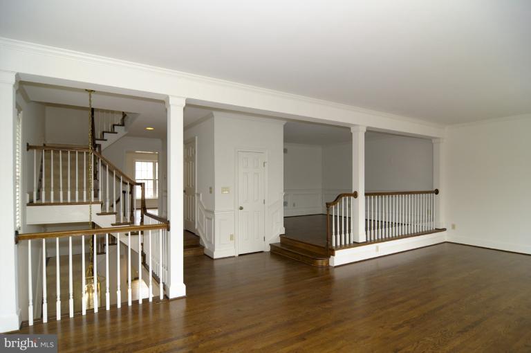 2600 North Glebe Road Arlington, VA 22207 - Photo 20 of 23 Living Room