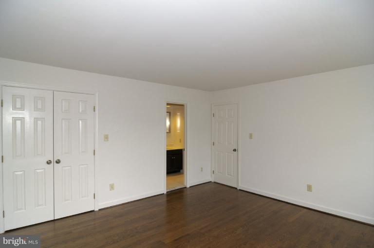 2600 North Glebe Road Arlington, VA 22207 - Photo 5 of 23 Second Bedroom with en suite hall bath