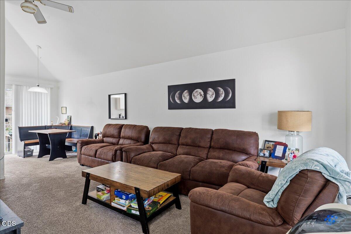 1559 Southwest Rimrock Way Redmond, OR 97756 - Photo 5 of 40