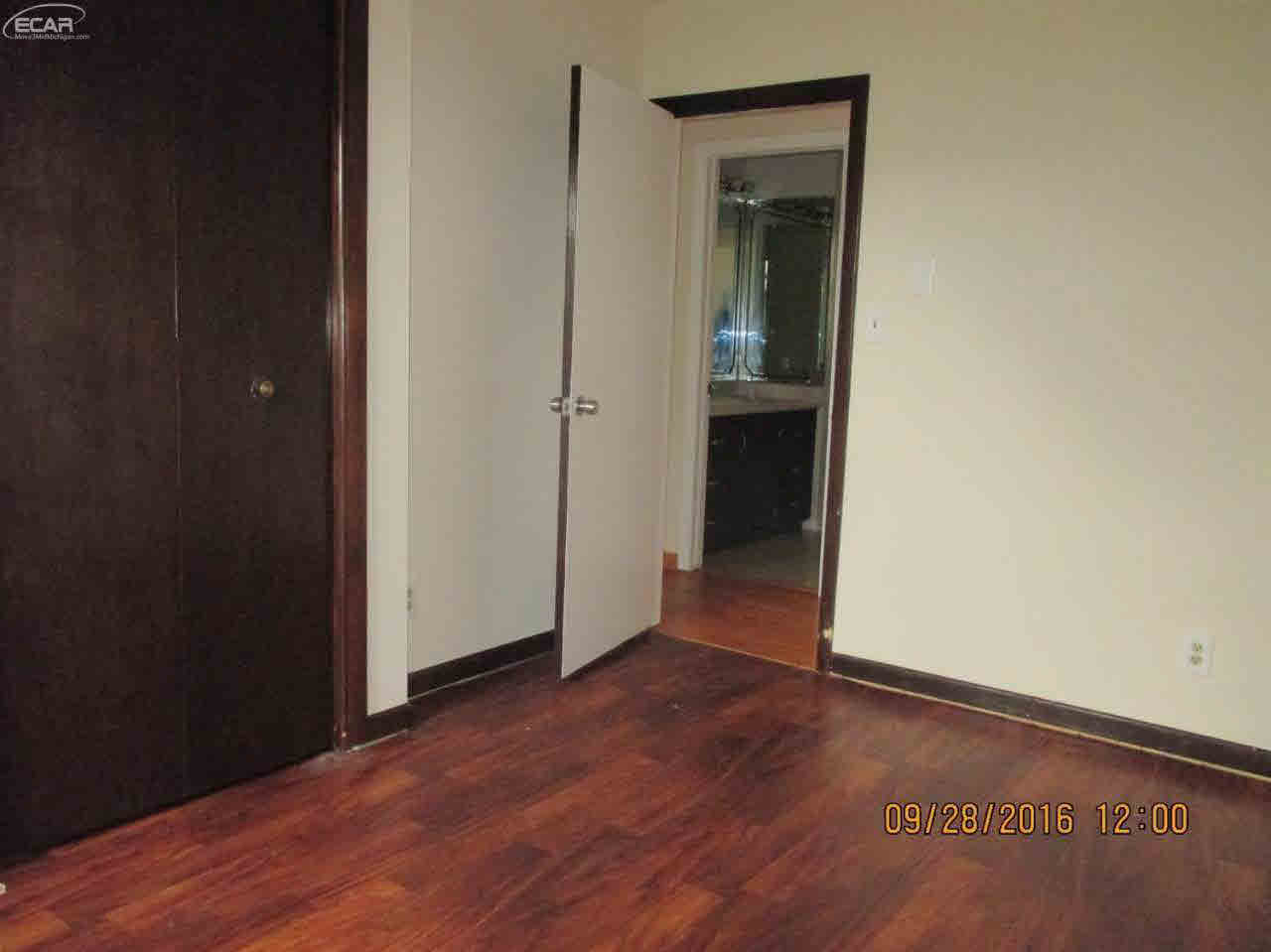 8462 North Seymour Road Flushing, MI 48433 - Photo 18 of 22 21221836-17.JPG
