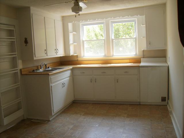 22 8th Street Greer, SC 29651 - Photo 3 of 6 Gallery Image 3