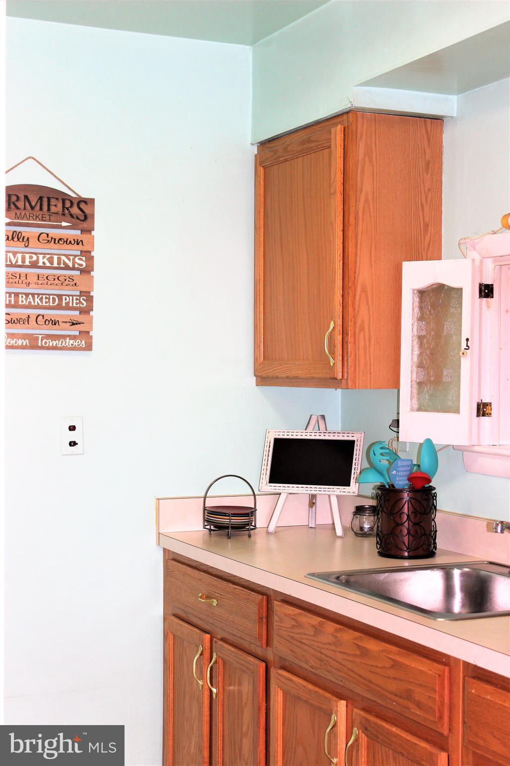 725 Silver Creek Road Baltimore, MD 21208 - Photo 12 of 41 Kitchen