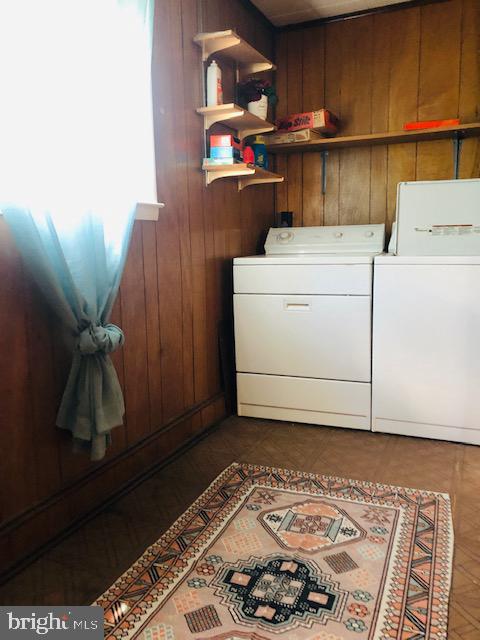 725 Silver Creek Road Baltimore, MD 21208 - Photo 21 of 41 Laundry room