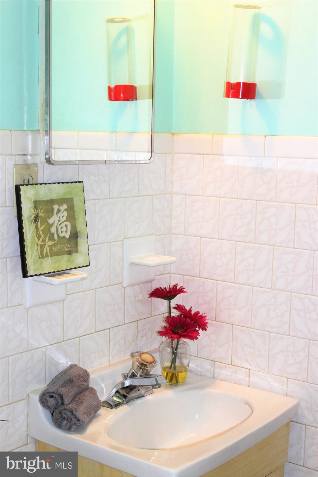 725 Silver Creek Road Baltimore, MD 21208 - Photo 23 of 41 Bathroom