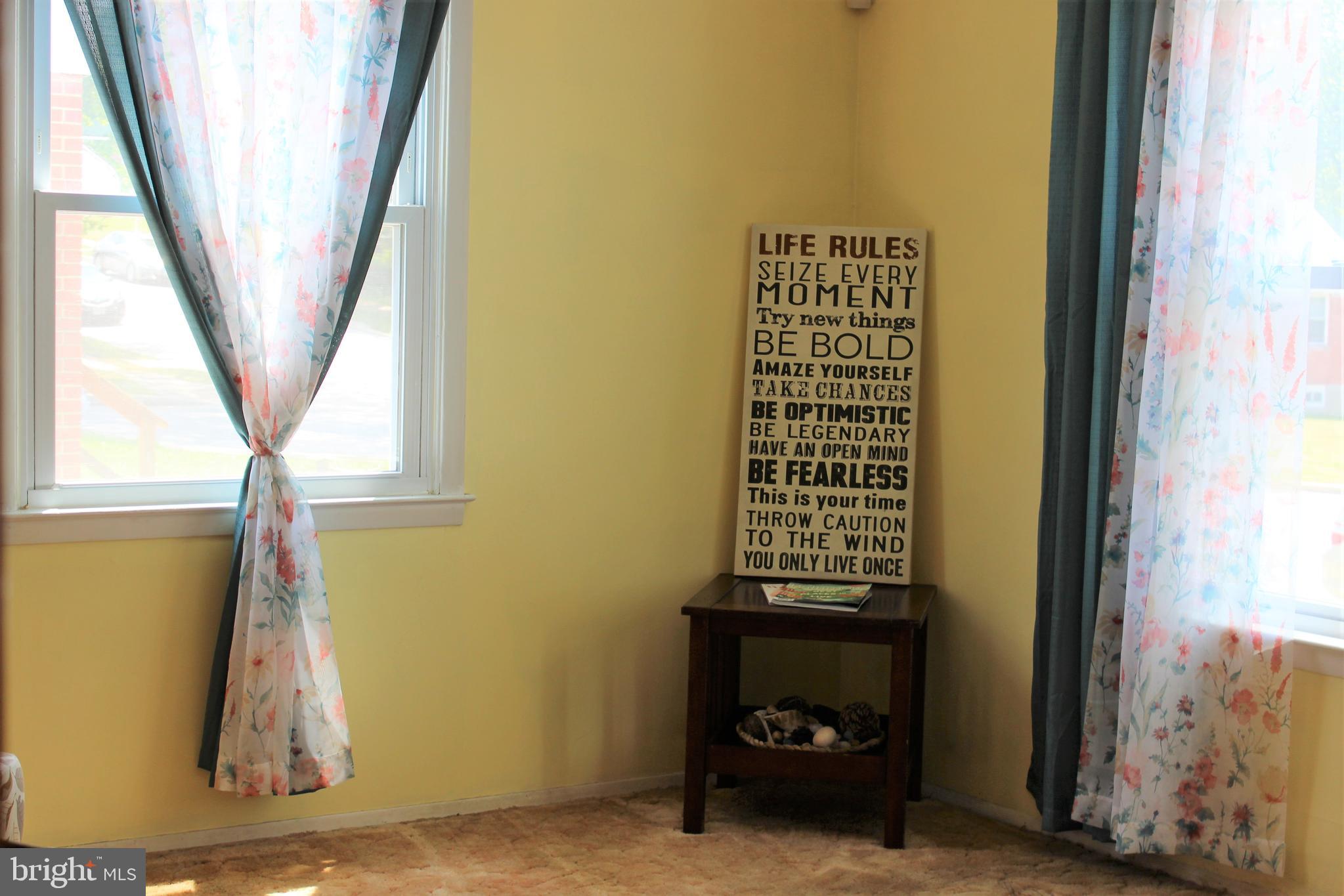 725 Silver Creek Road Baltimore, MD 21208 - Photo 5 of 41 Living Room