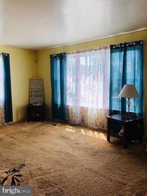 725 Silver Creek Road Baltimore, MD 21208 - Photo 6 of 41 Living Room