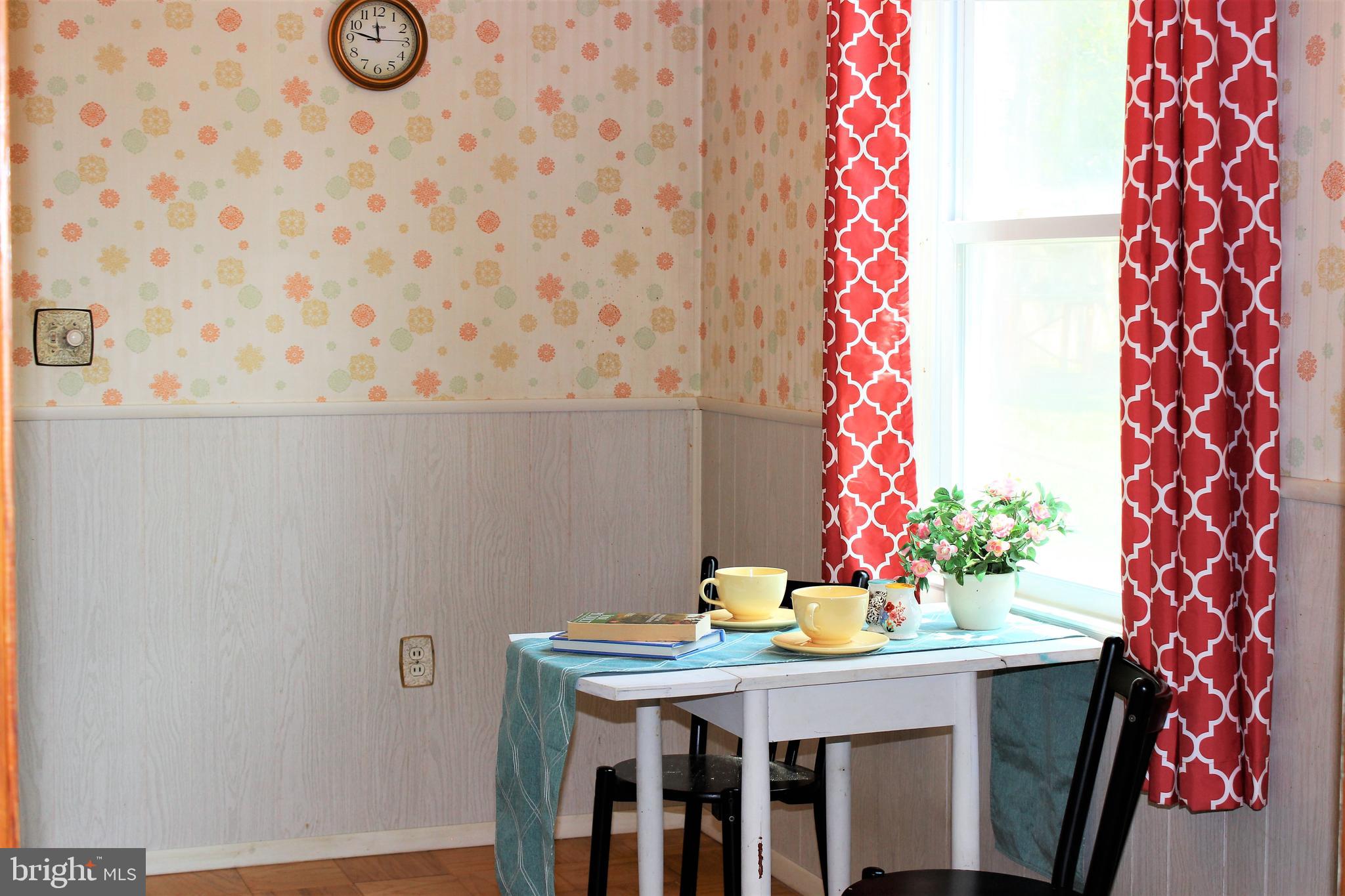 725 Silver Creek Road Baltimore, MD 21208 - Photo 9 of 41 Dining room